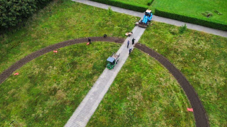 Zwiebelpflanzaktion auf dem Südfriedhof Husum